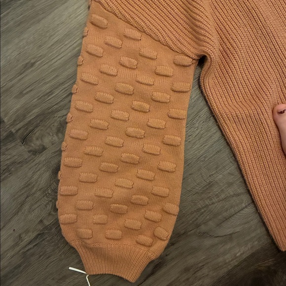 Pink sweater - Picture 2 of 3